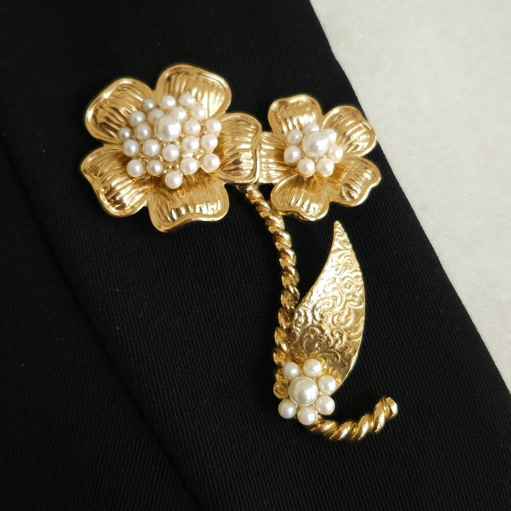 Vintage Butler & Wilson Faux Pearl Flower Brooch Pin